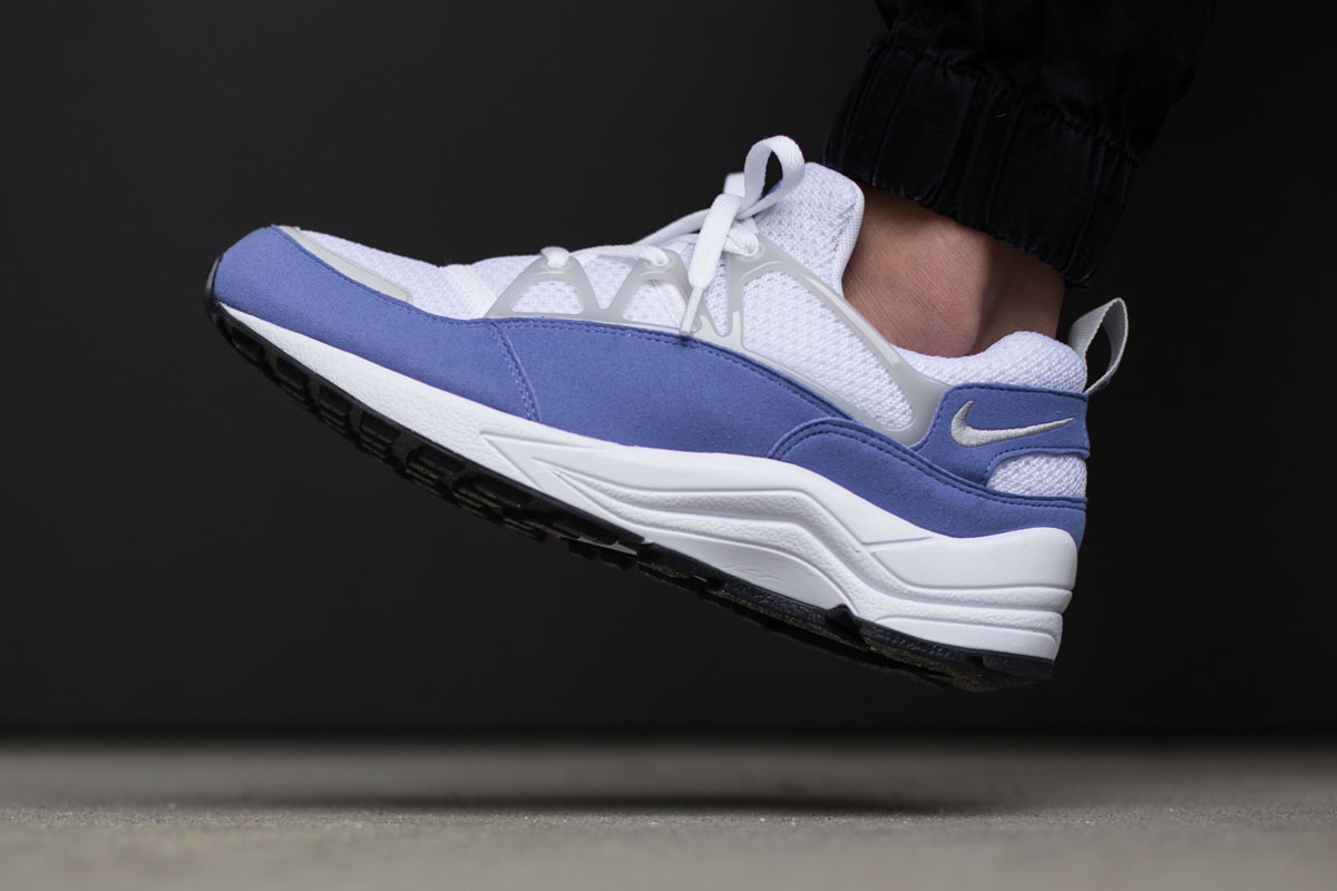 nike huarache blue and white