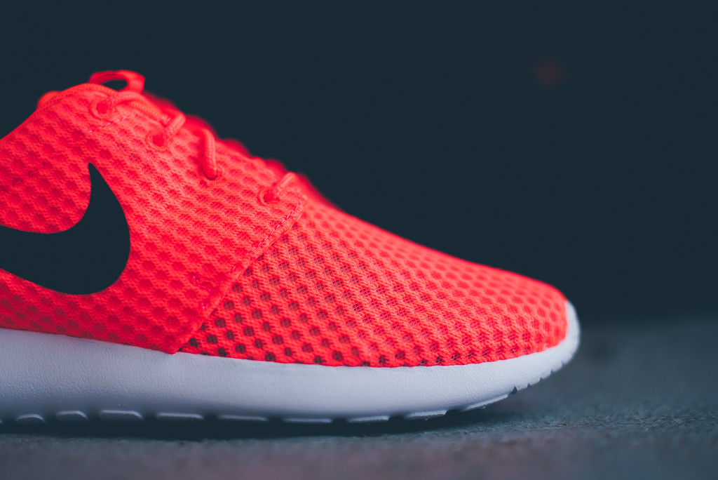 nike roshe one hot lava