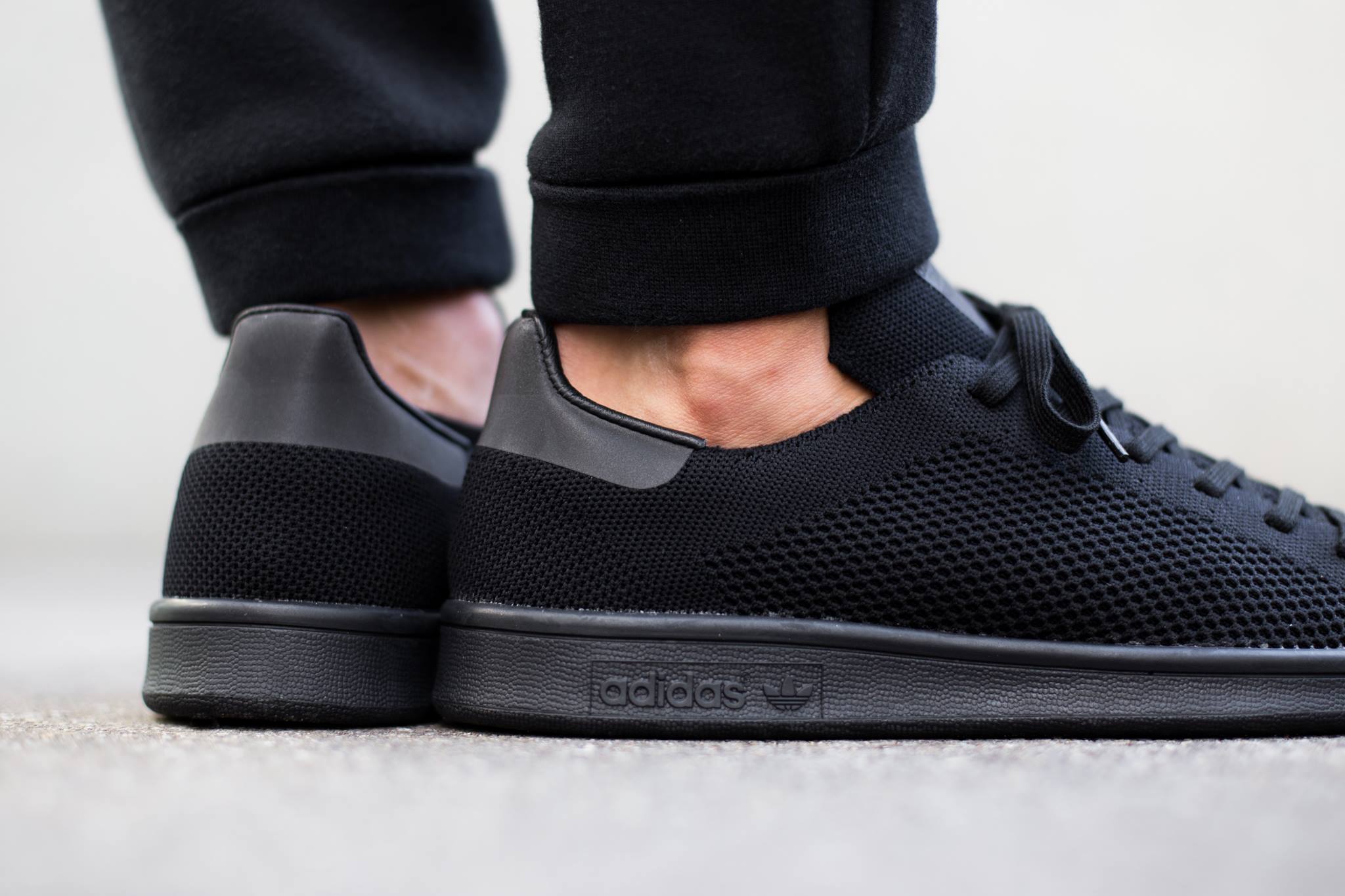 black adidas primeknit