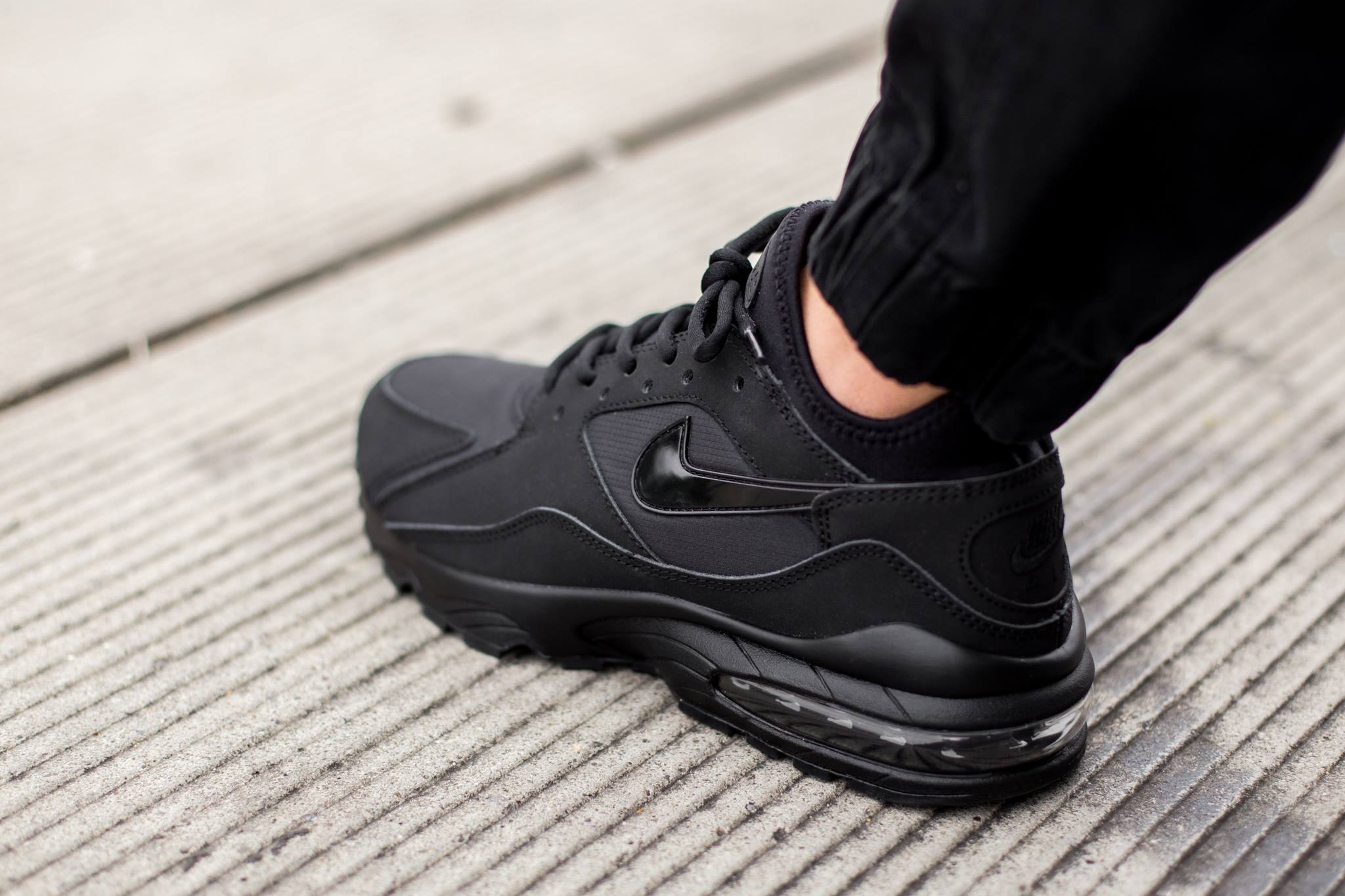 air max deluxe triple black