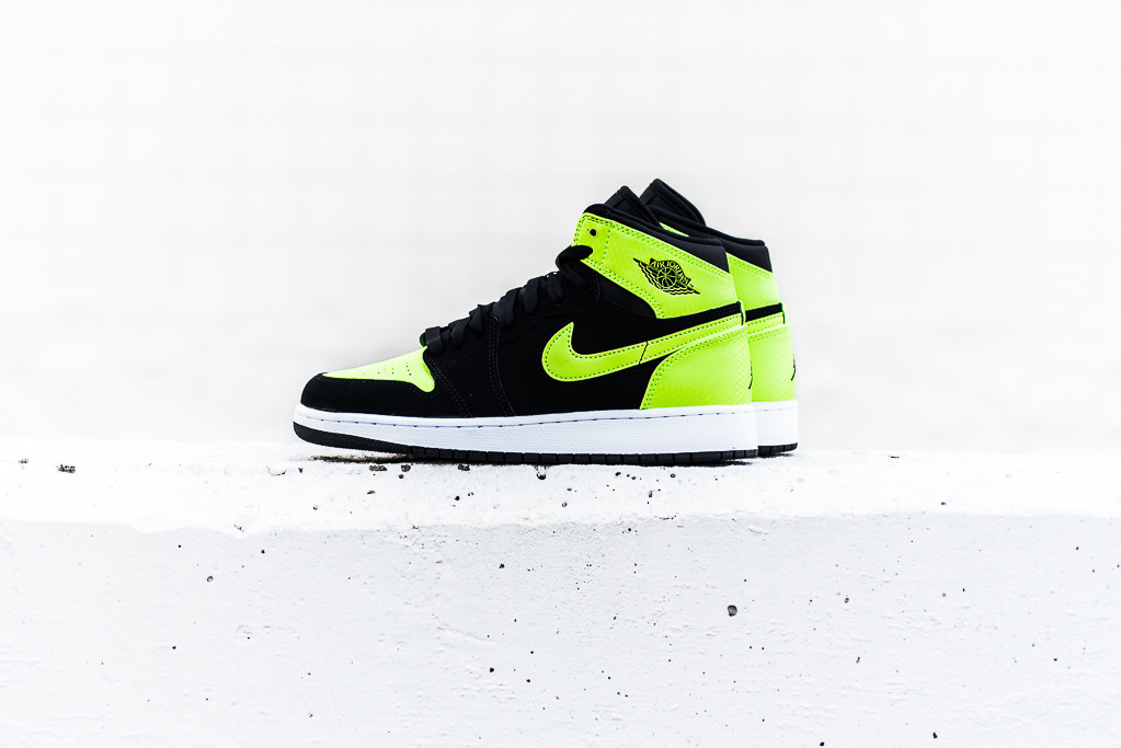 air jordan 1 black ghost green