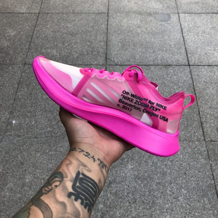 zoom fly off white rose