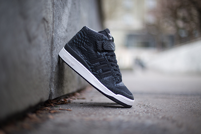 adidas forum mid black