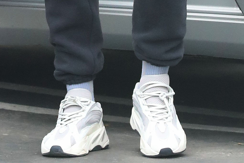 yeezy 700 blanches