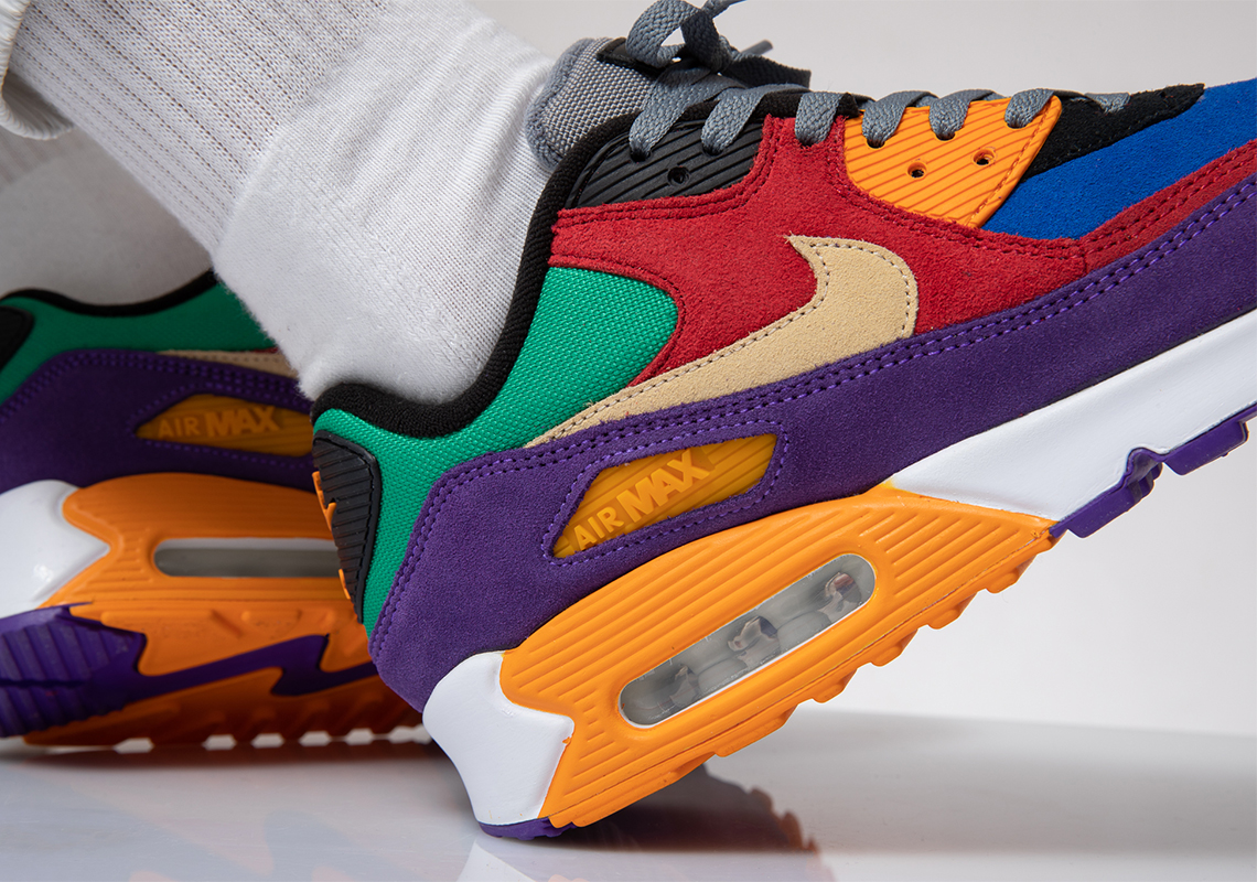Le véritable coloris Viotech s'installe sur la Nike Air Max 90