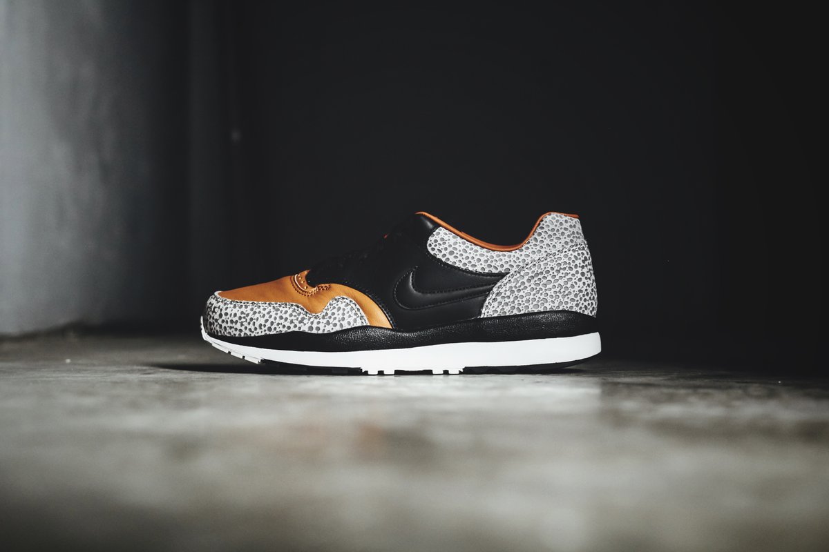 nike air safari noir