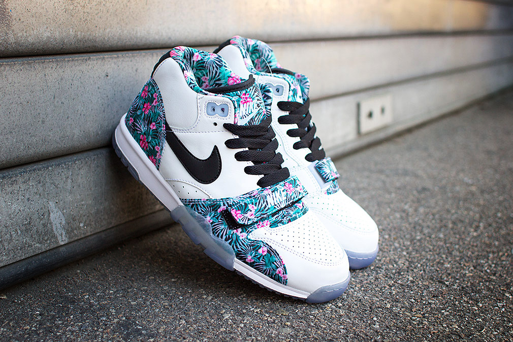 nike air trainer mid