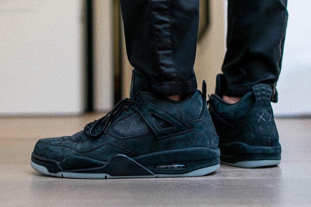 kaws air jordan 4