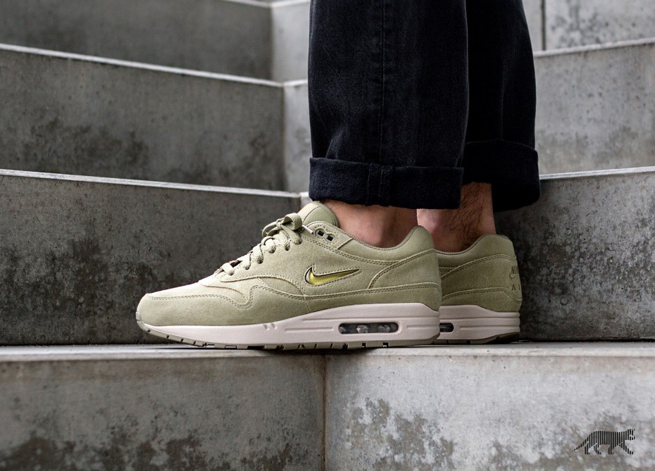 air max 1 gold beige air max 1 gold beige