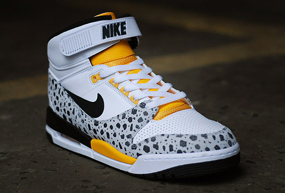 nike air revolution safari