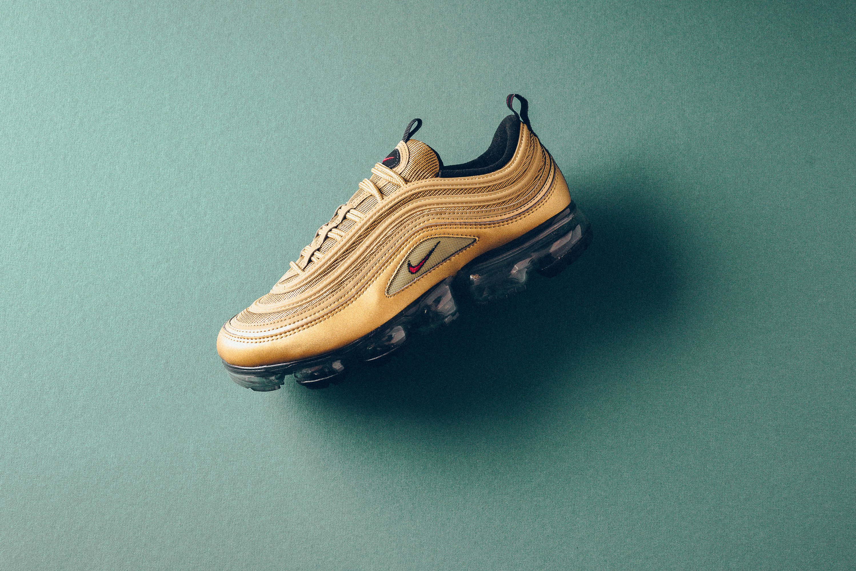 air vapormax 97 metallic gold