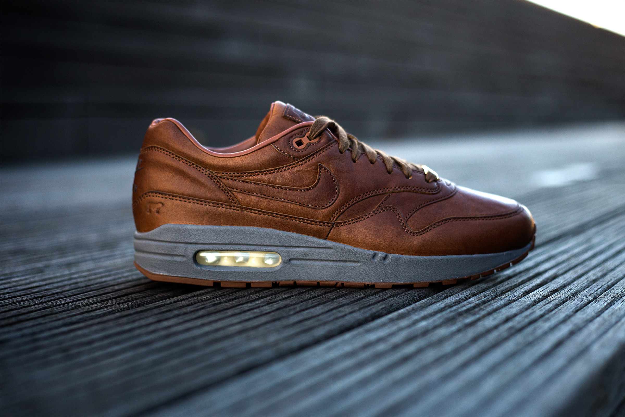 nike air max brown leather