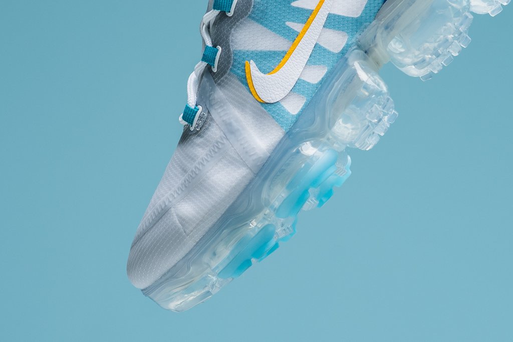 nike vapormax se white university gold