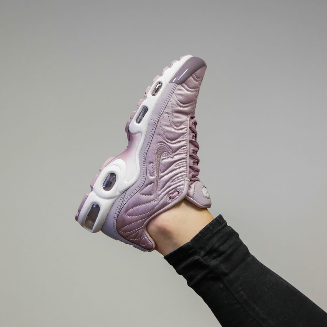 air max plus satin