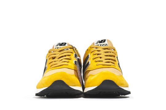 New-Balance-lost-and-found-M1400CL-Connoisseur-Guitar-Mustard-and-Black-2