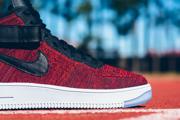 Nike-Air-Force-1-Ultra-Flyknit-Mid-University-Red-7