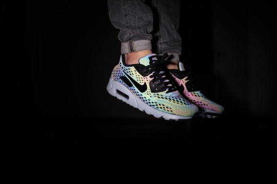 Nike Air Max 90 Ultra Moire Quickstrike HOLOGRAPHIC PACK