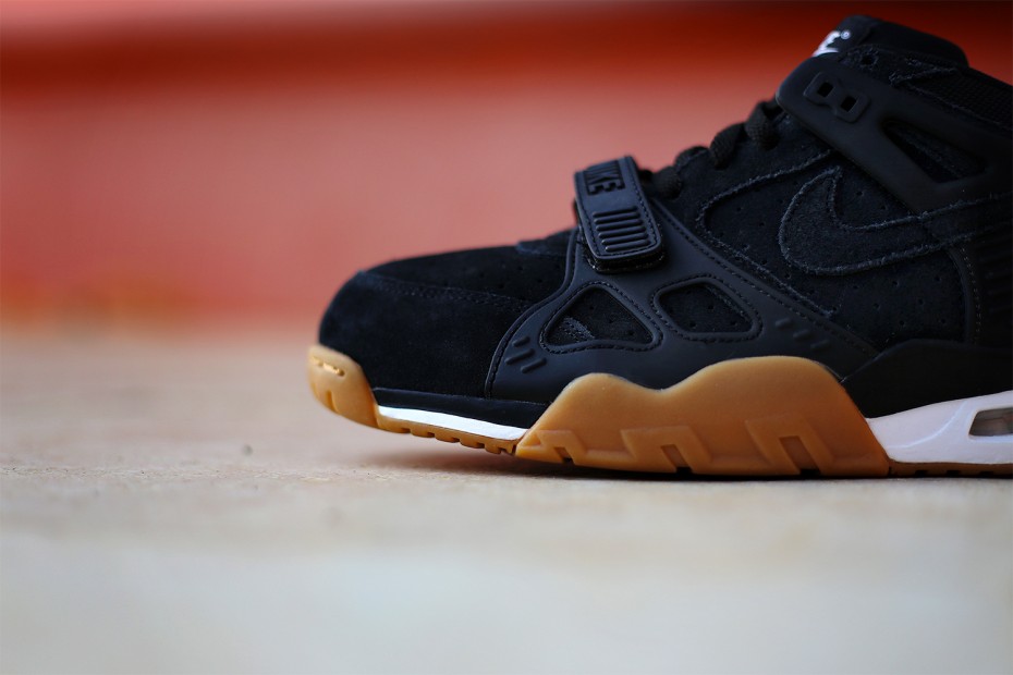 Nike-Air-Trainer-3-The-Lost-Gum-Pack-Black-Suede-02