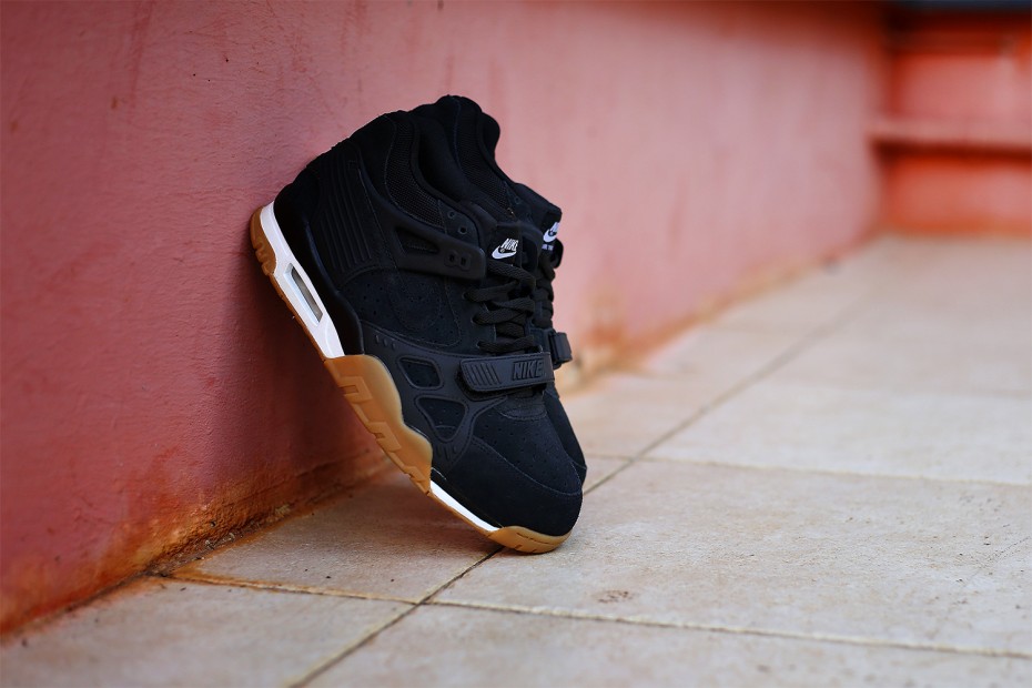Nike-Air-Trainer-3-The-Lost-Gum-Pack-Black-Suede-03