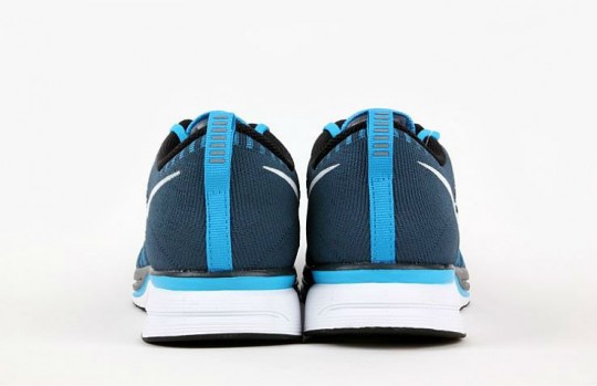 Nike Flyknit Trainer Squadron Blue Blue Glow 4