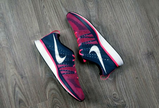 Nike Flyknit Trainer Squadron Blue Pink Flash 3
