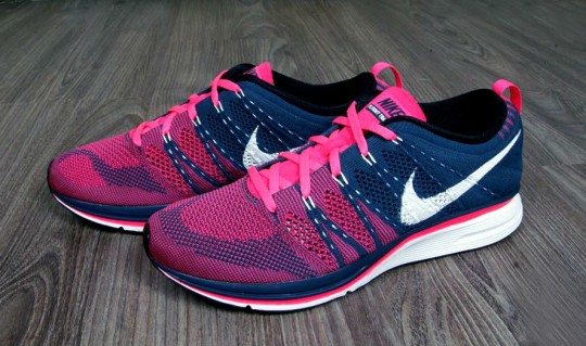 Nike Flyknit Trainer Squadron Blue Pink Flash 4