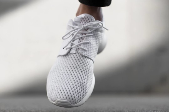 Nike Rosherun Breeze White:White-Wolf Grey