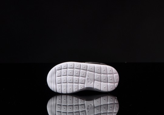 Nike-Rosherun-PSTD-black-mtllc-silver-white-white_b3