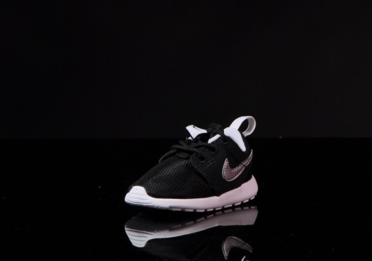 Nike-Rosherun-PSTD-black-mtllc-silver-white-white_b4