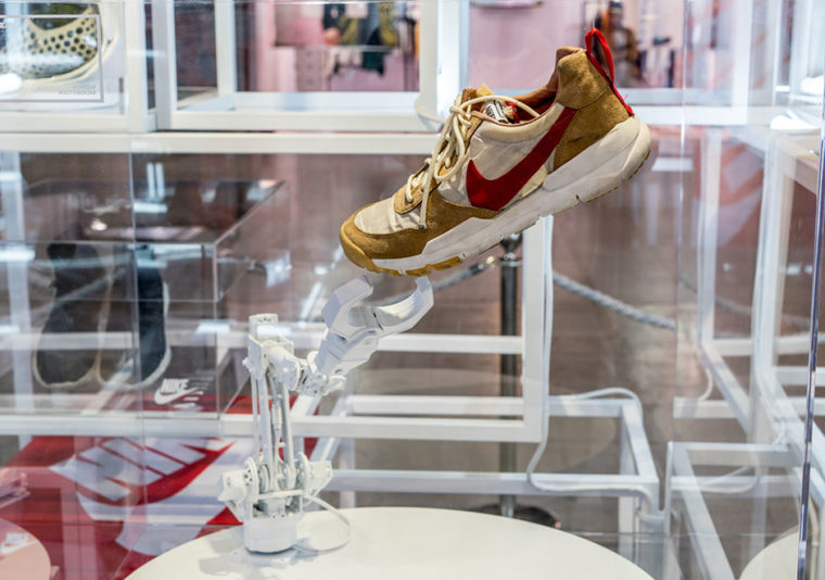 Nike SNKRS: Out of the Box Installation