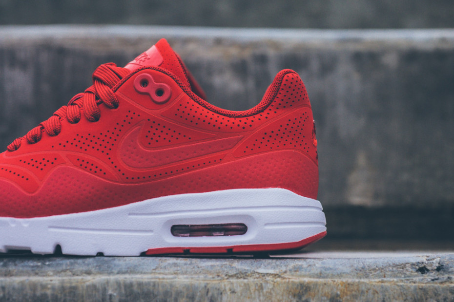 Wmns_Air_Max_1_Ultra_Moire_Univerity_Red_704995_600-3_1024x1024