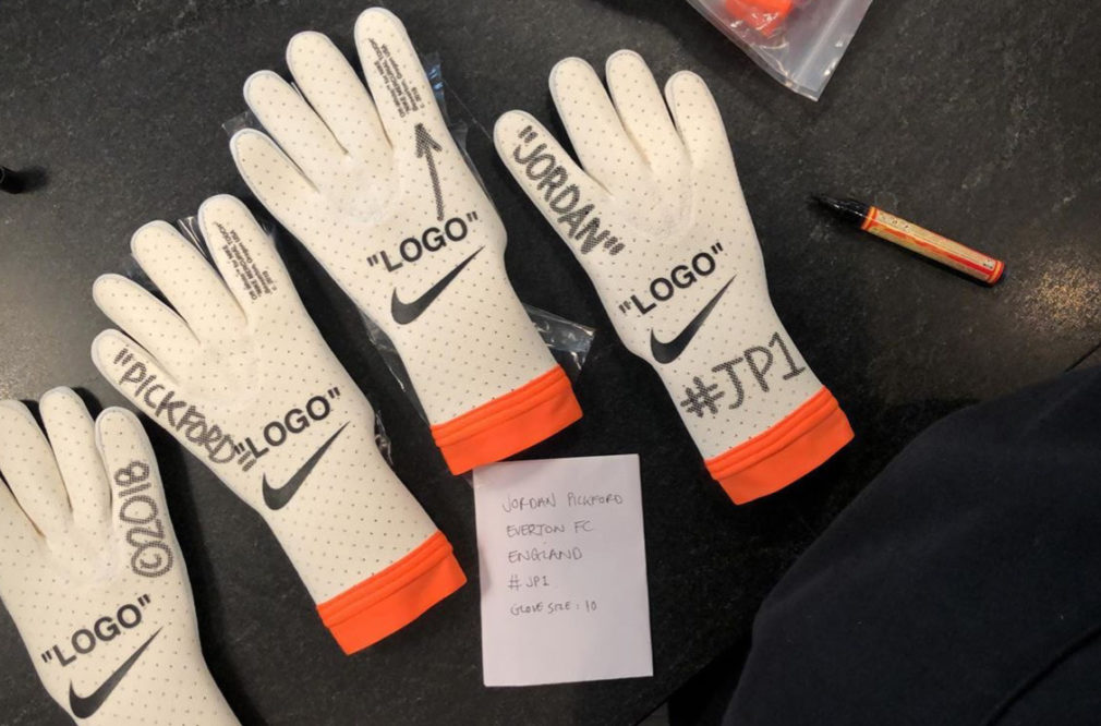 gants Off White x Nike