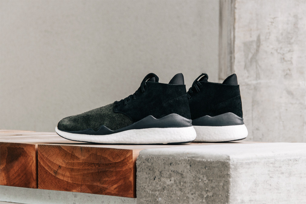 Y-3-Desert_Boost-Night-Cargo-Black-1