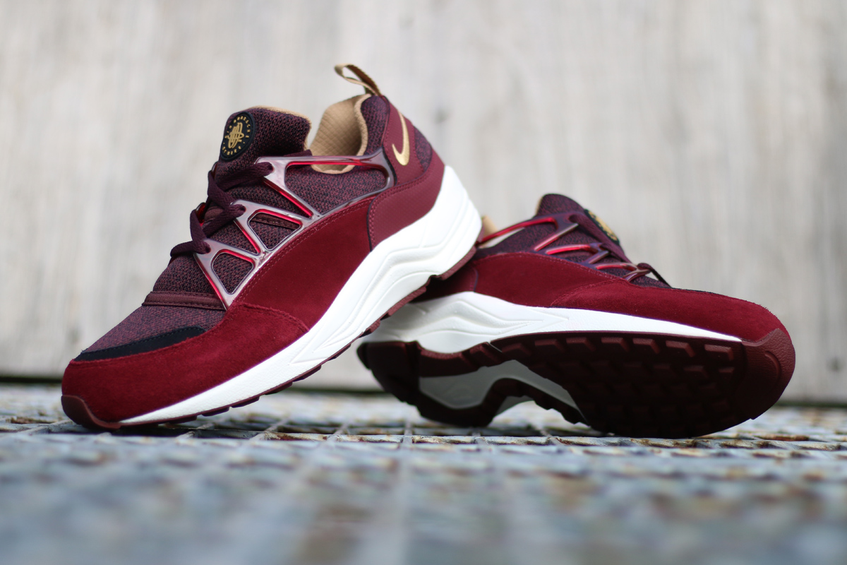 nike huarache burgundy mens