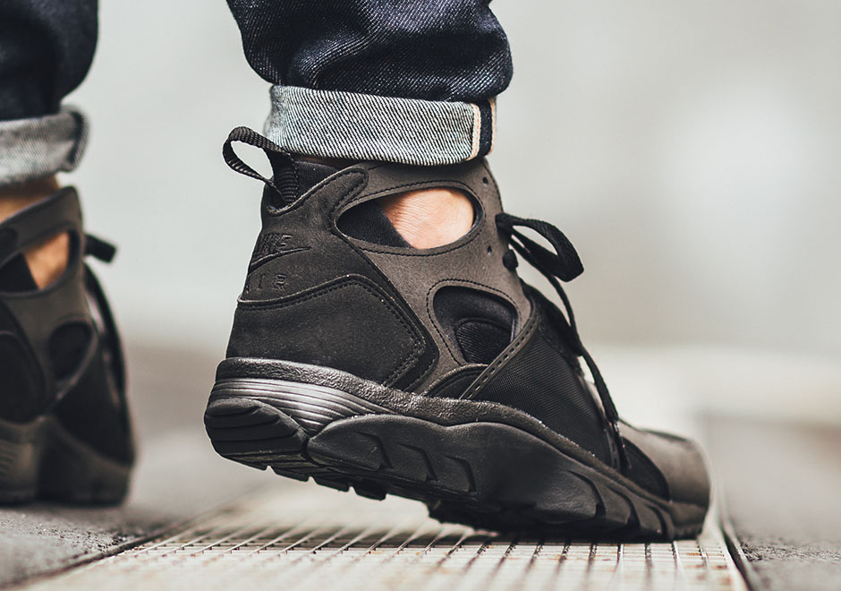 blackout huaraches