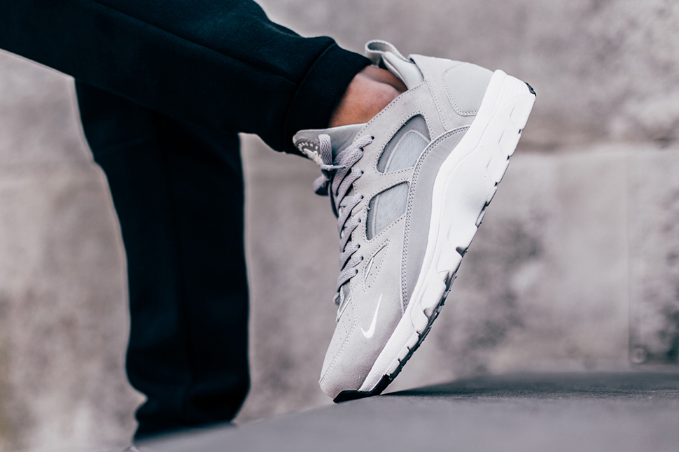 nike wolf grey trainers