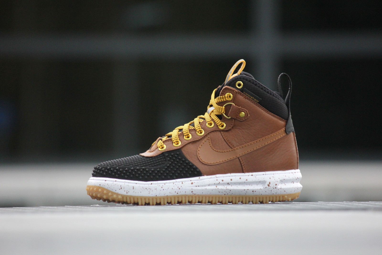 nike lunar force 1 duckboot tan