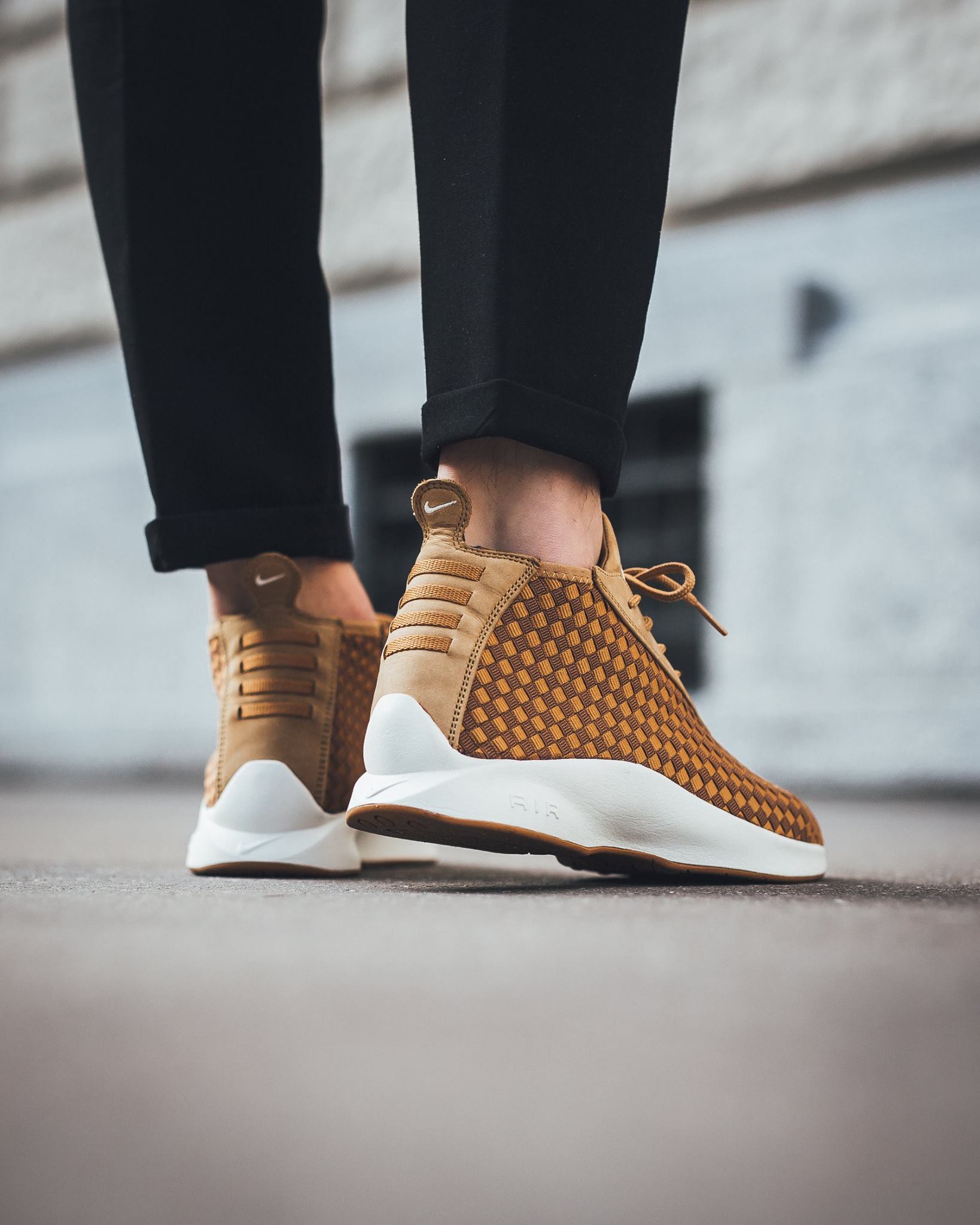 nike air woven boot