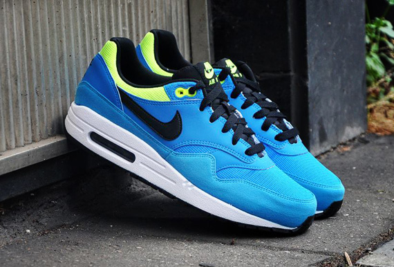nike sb blue hero
