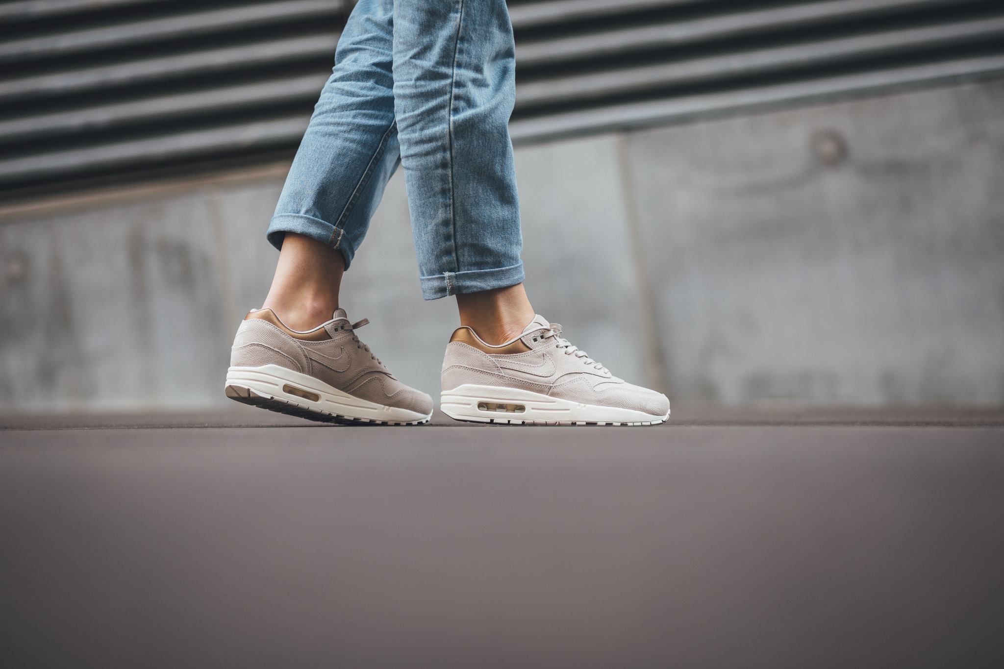 nike air max 1 se grey