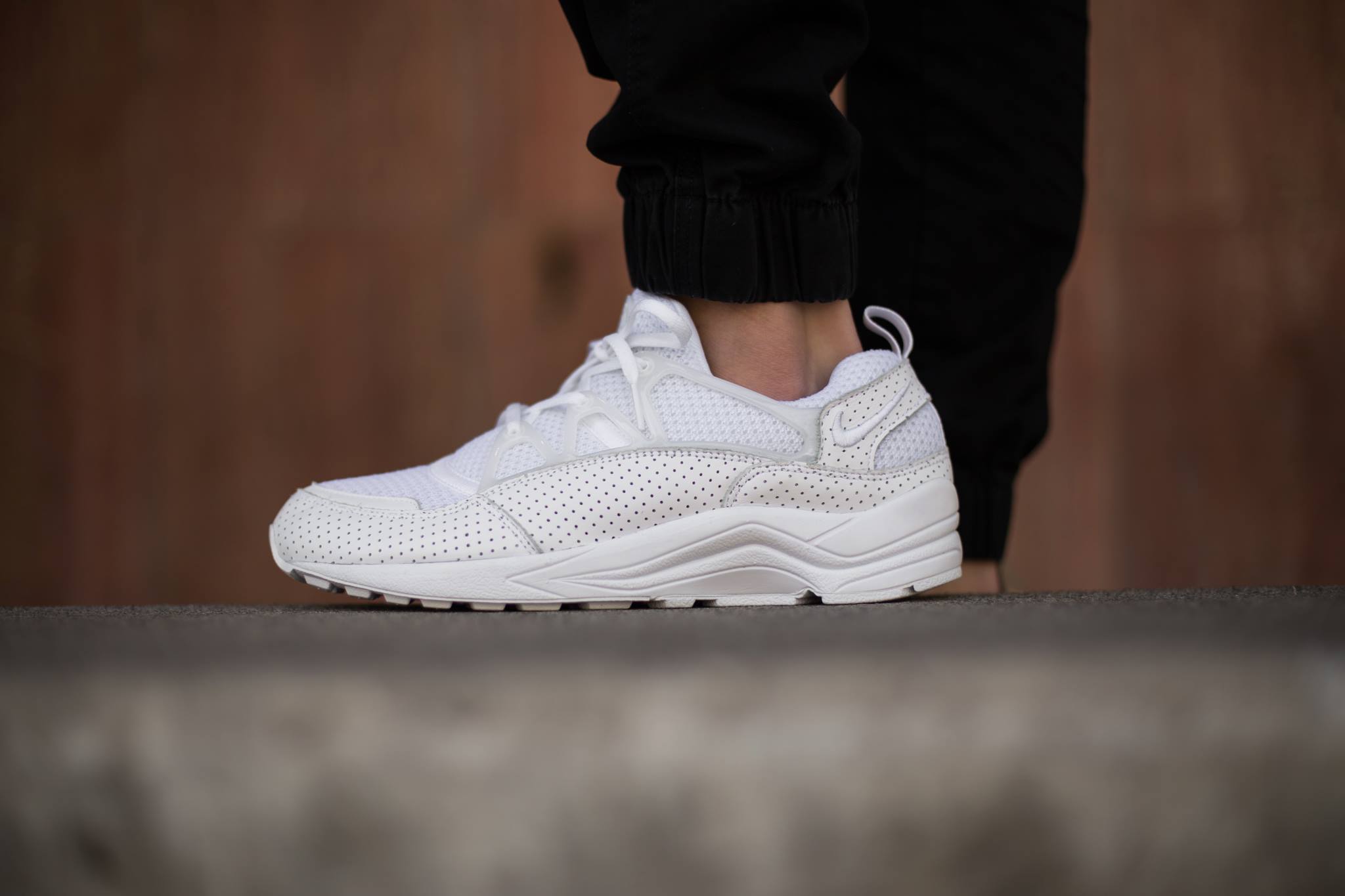 white nike air huarache