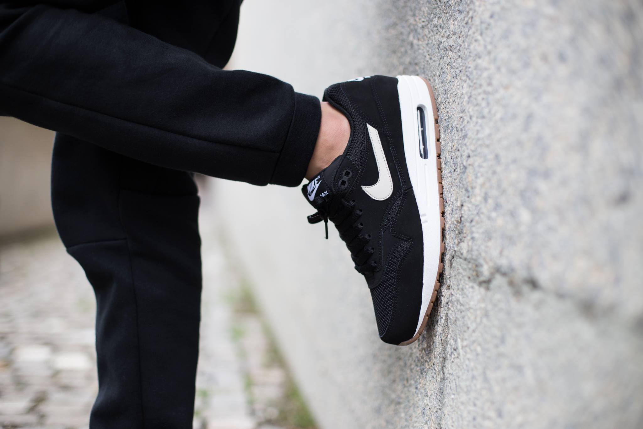 black on black nike air max