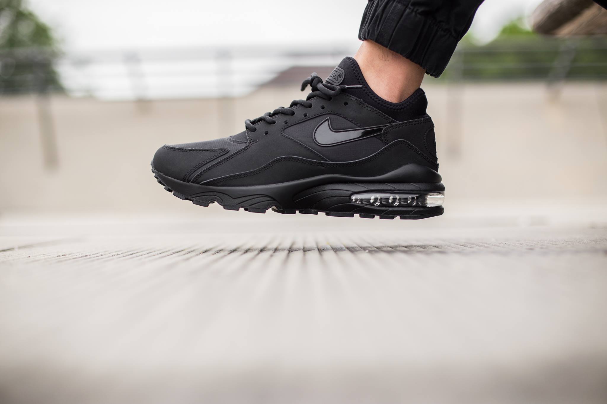 air max 93 triple black