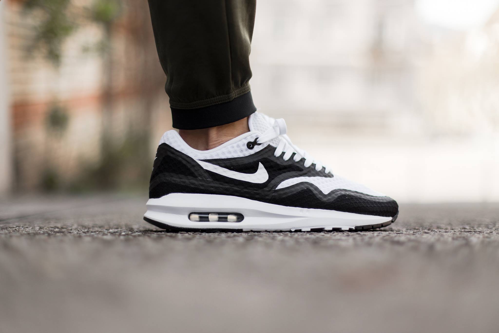 nike air max black white
