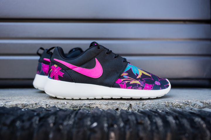 nike wmns roshe run