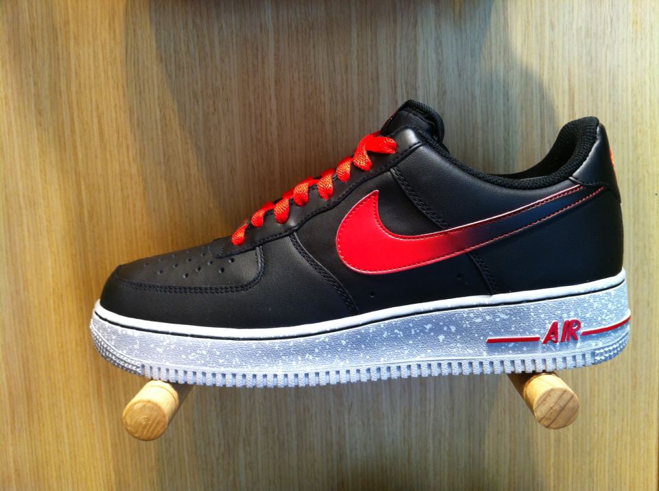 nike air force 1 black red