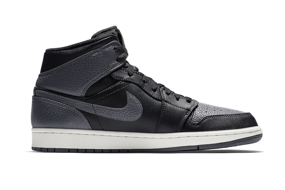 nike tumbled leather