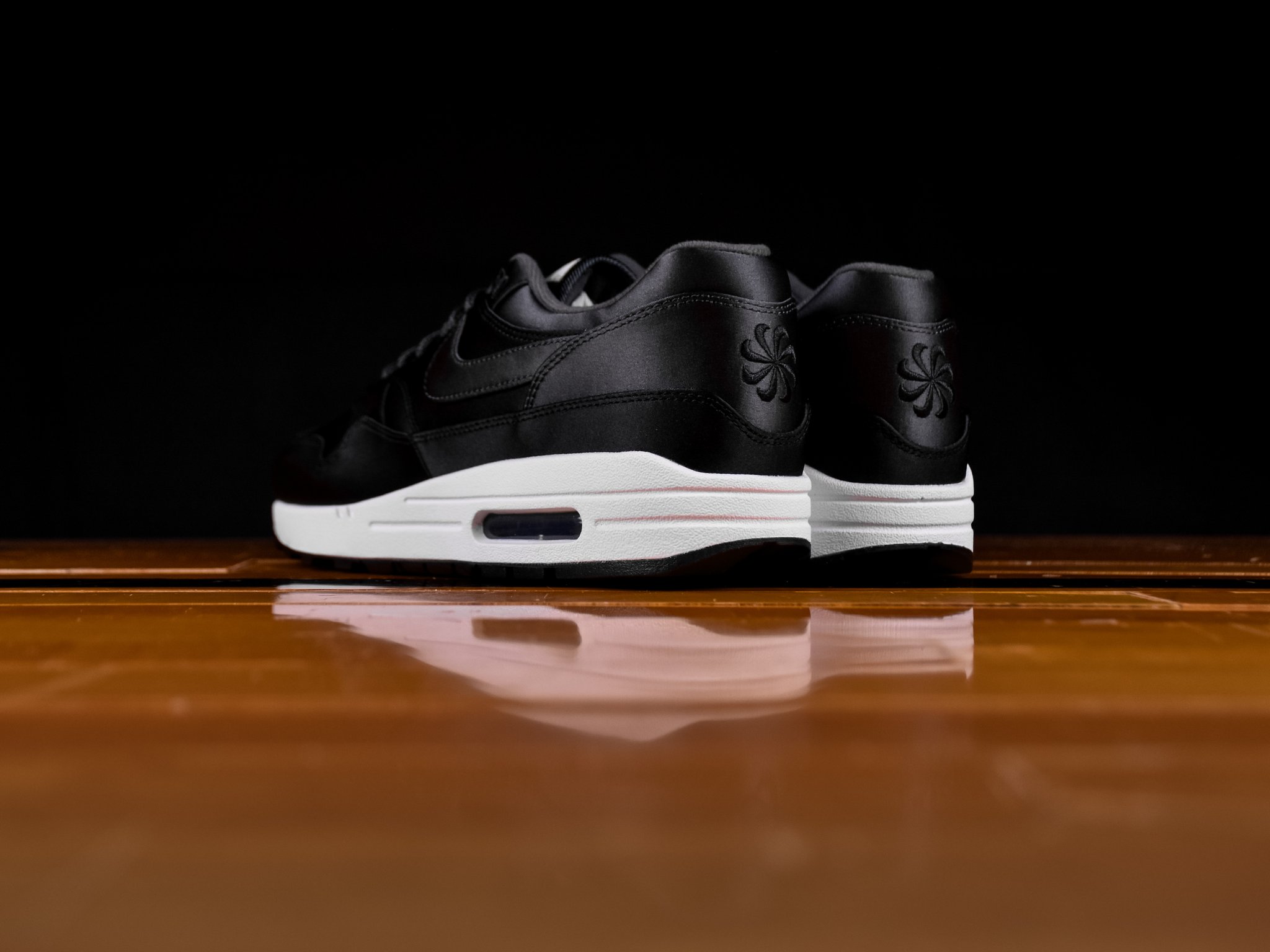 air max 1 black bone