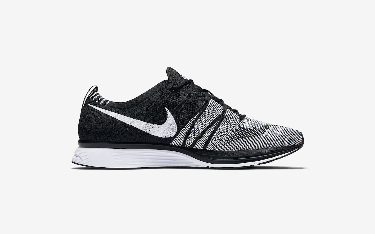nike flyknit trainer oreo on feet
