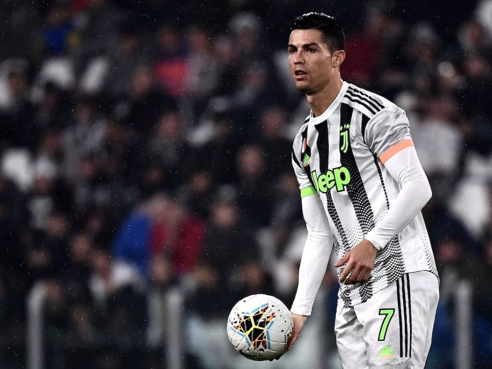 Palace et la Juventus d?�voilent leur jersey en plein match